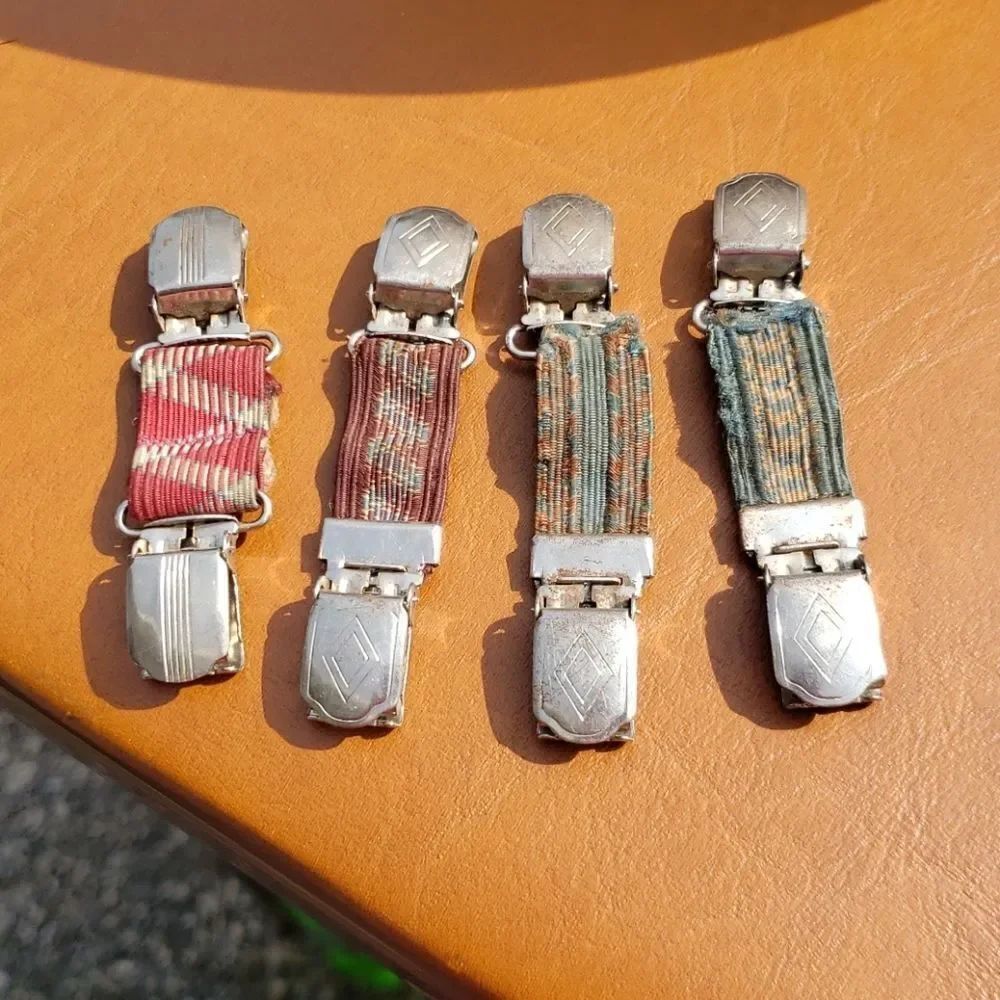 4 Unmatched Vintage Mitten Clips
